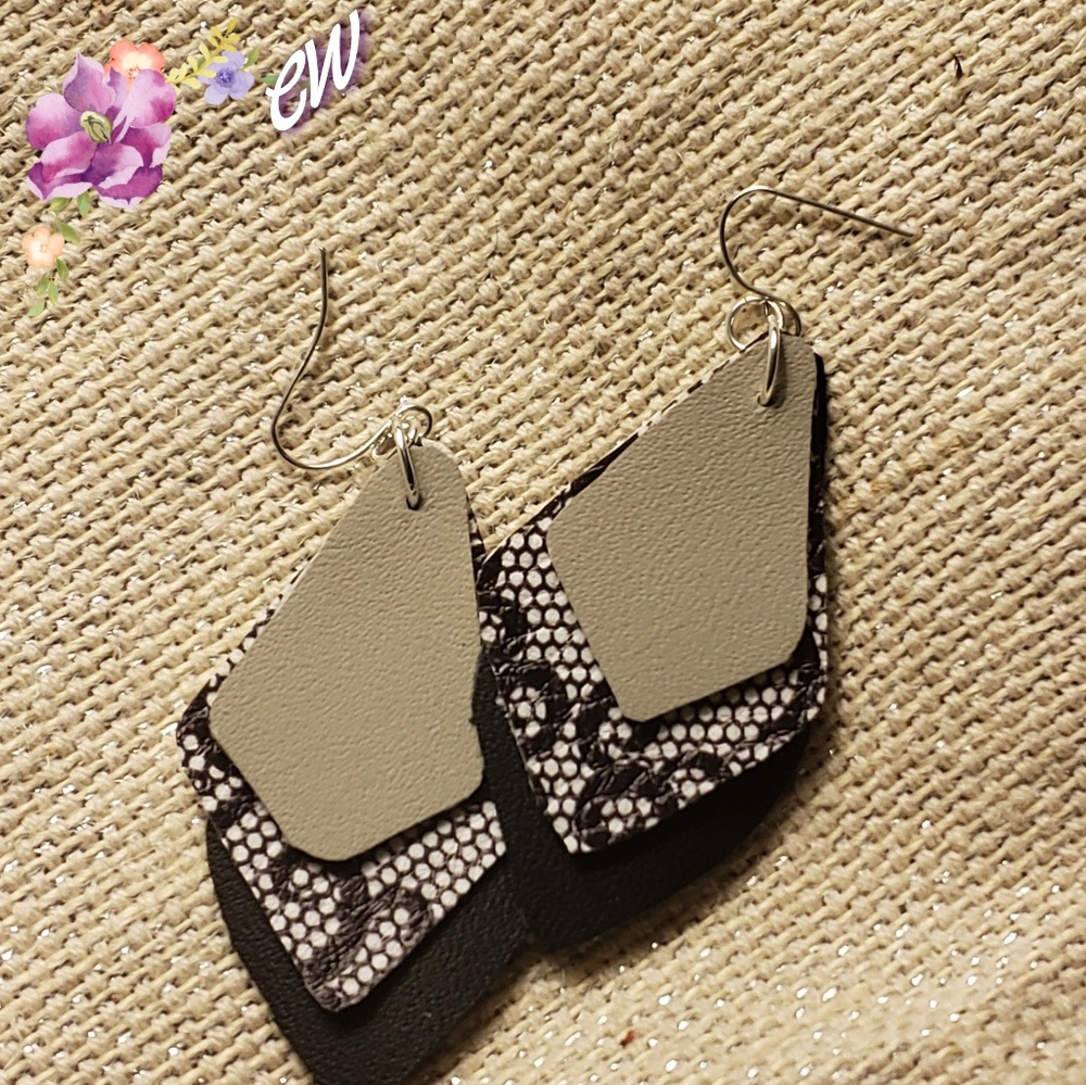 3/$10🥰 Beautiful layered leather earrings